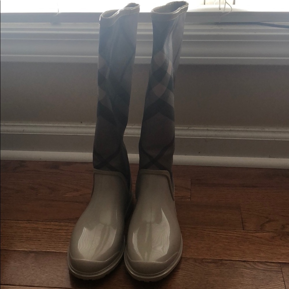 Authentic Size 5 Burberry Rainboots